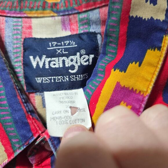 Wrangler Vintage 90s Red Southwestern Print Short Sleeve Western Shirt - Picture 5 of 5